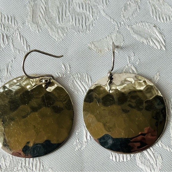 925 Sterling Silver Hammered Round Earrings - Picture 4 of 6